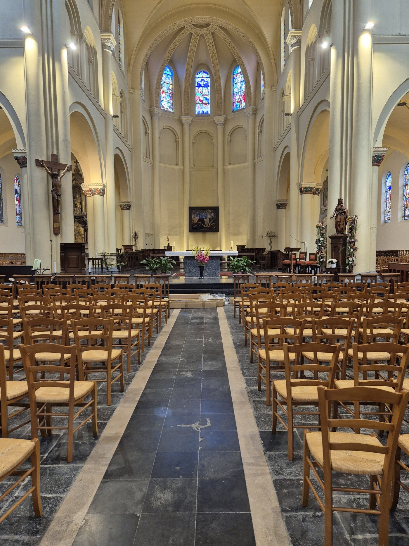 Nef de l’église Saint-Martin d’Esquermes à Lille vers le chœur, sonorisée par Céleste